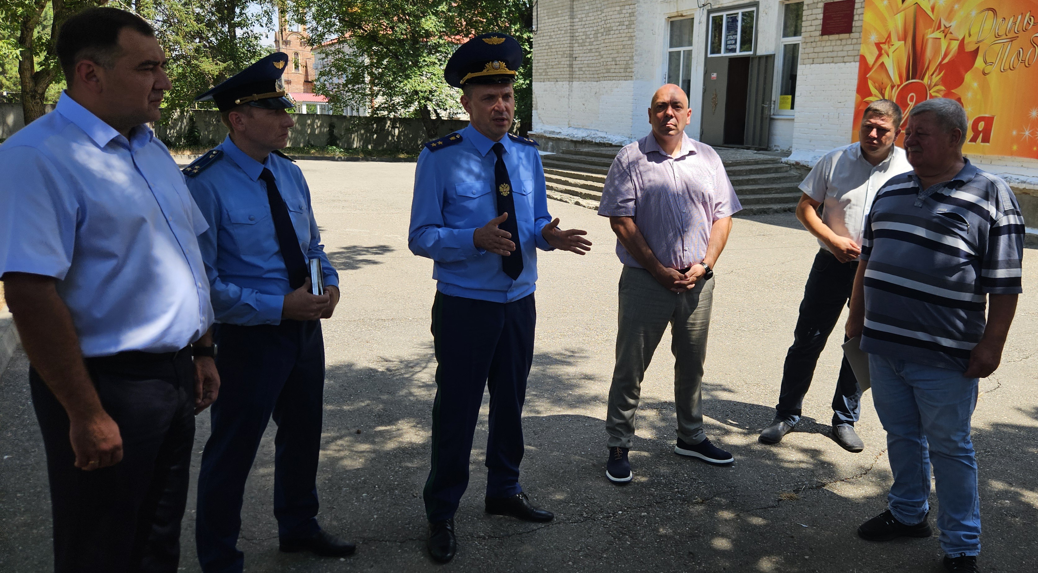 Прокурор края Юрий Немкин на фоне проблем с водоснабжением встретился с жителями Минераловодского округа