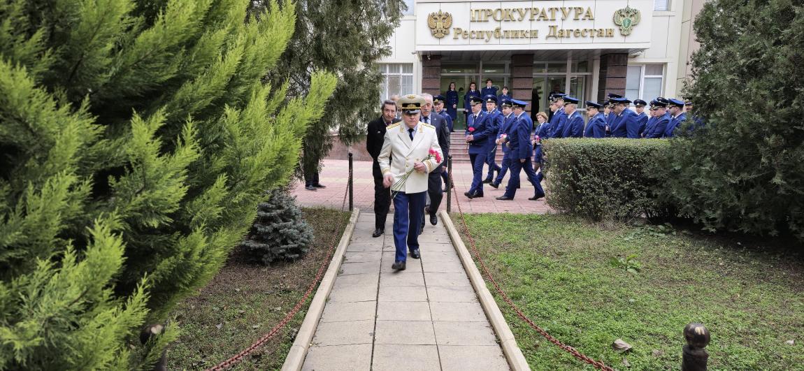 В прокуратуре Республики Дагестан состоялось торжественное совещание по случаю празднования 303-летней годовщины образования органов прокуратуры Российской Федерации