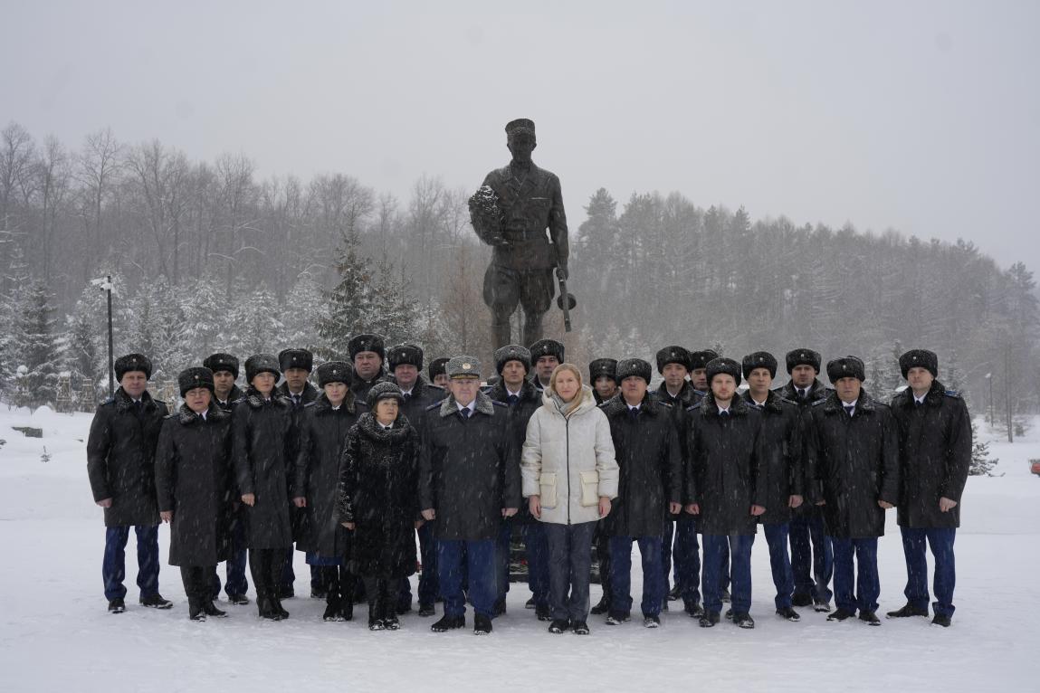 Сегодня исполняется 104 года со дня рождения легендарного героя Великой Отечественной войны, ветерана прокуратуры Даяна Баяновича Мурзина