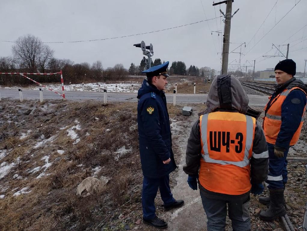 Северо-Западная транспортная прокуратура организовала проверку  в связи с происшествием на железнодорожном переезде в Вологодской области