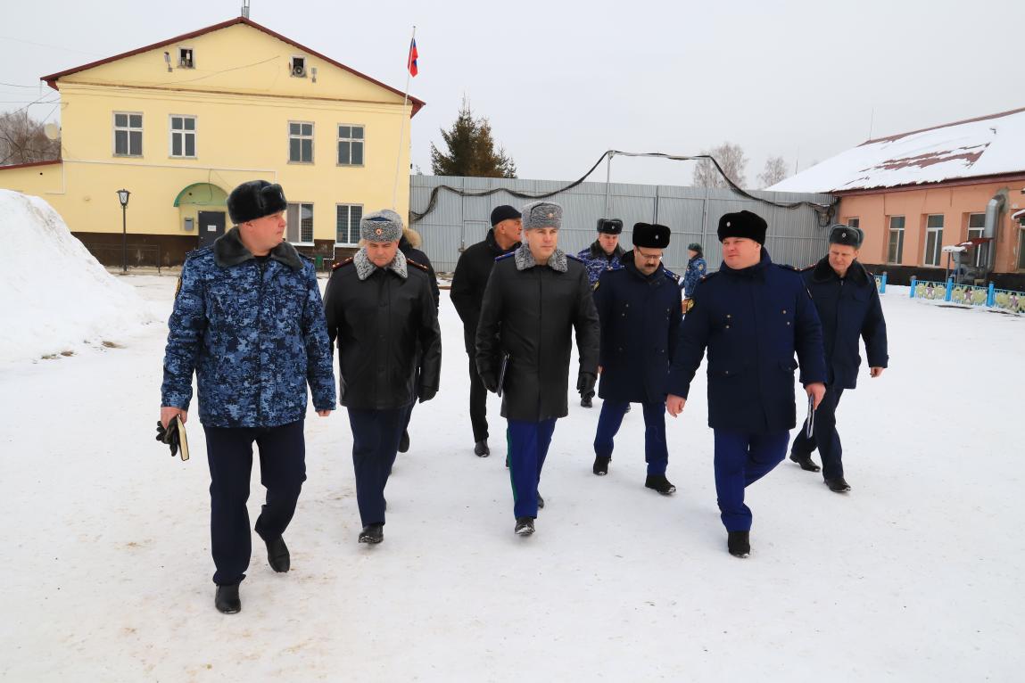 Прокурор республики Сергей Лапин проверил условия содержания  осужденных в ИК -1 и проинспектировал ход капитального ремонта школы в с. Барашево