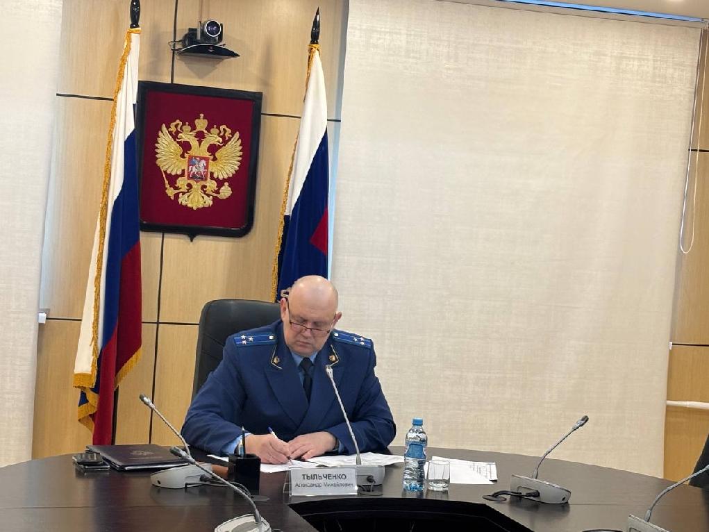 Заместитель прокурора автономного округа Александр Тыльченко провел личный прием граждан, проживающих в Губкинском