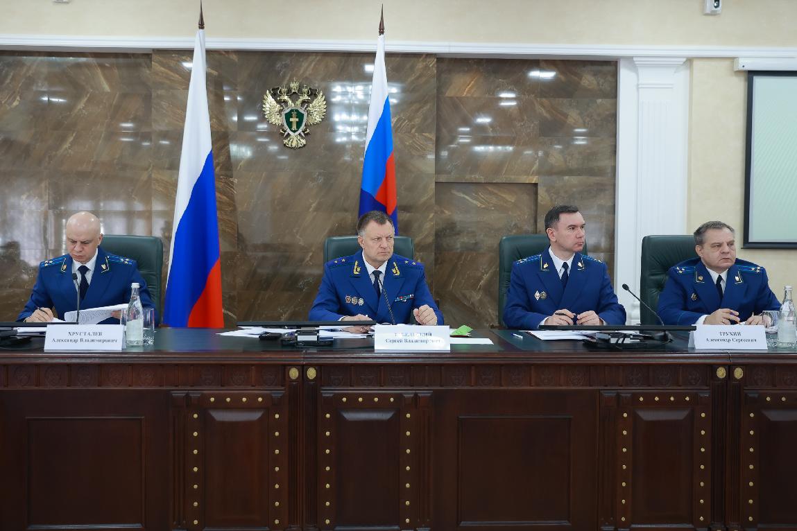 В прокуратуре Краснодарского края на заседании коллегии в порядке контроля обсуждены результаты прокурорского надзора за соблюдением требований законодательства об охране труда и о профилактике производственного травматизма