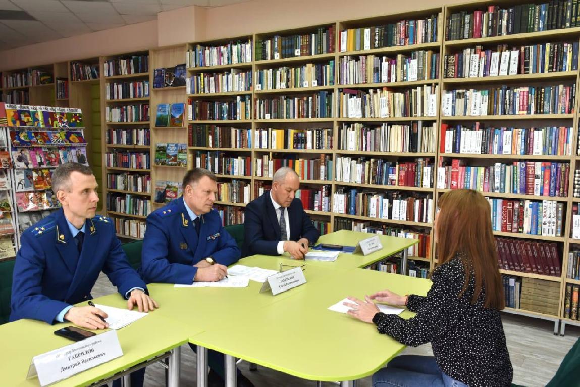 Прокурор Краснодарского края Сергей Табельский провел прием граждан в пгт. Мостовском