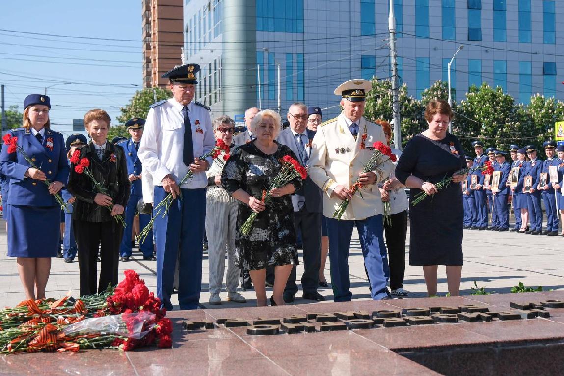 В преддверии 80-летия Победы в Великой Отечественной войне у «Вечного огня» и в прокуратуре Краснодарского края состоялись торжественные мероприятия
