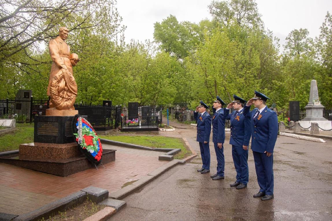 Подвиг героев жив в памяти поколений