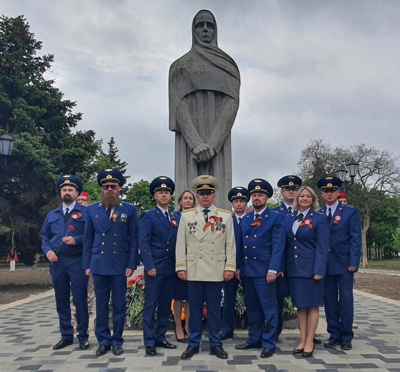 Прокурор Херсонской области Андрей Петров и работники региональной прокуратуры в День Победы приняли участие в торжественном митинге