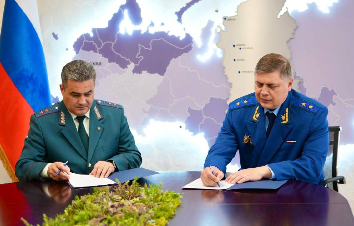 Сегодня прокурор края Роман Тютюник и новый руководитель регионального Управления Федеральной налоговой службы Юрий Куриленко подписали соглашение о взаимодействии между ведомствами