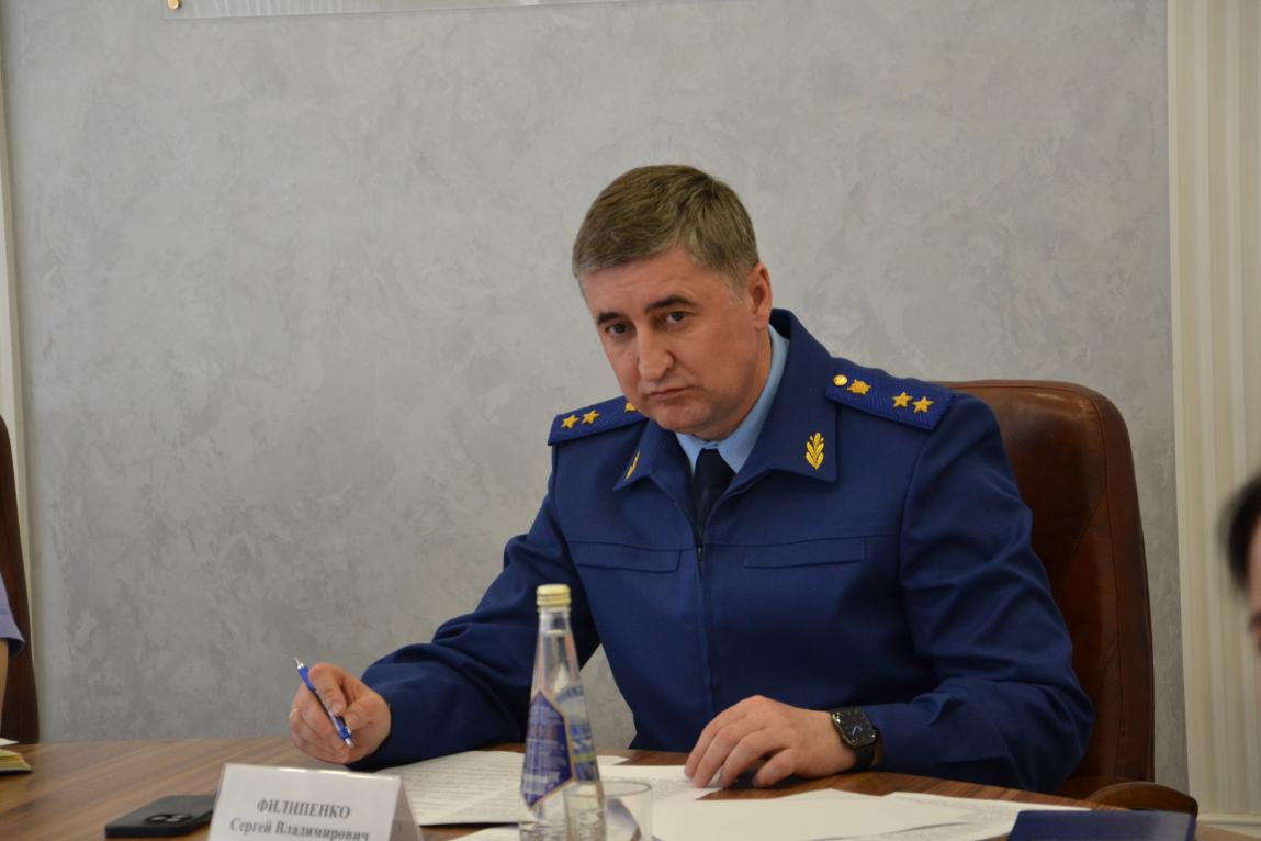 Прокурор Саратовской области Сергей Владимирович Филипенко провел личный прием многодетных родителей
