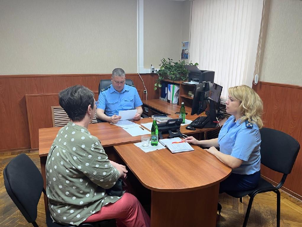 В Верховском районе работала мобильная приемная прокуратуры области