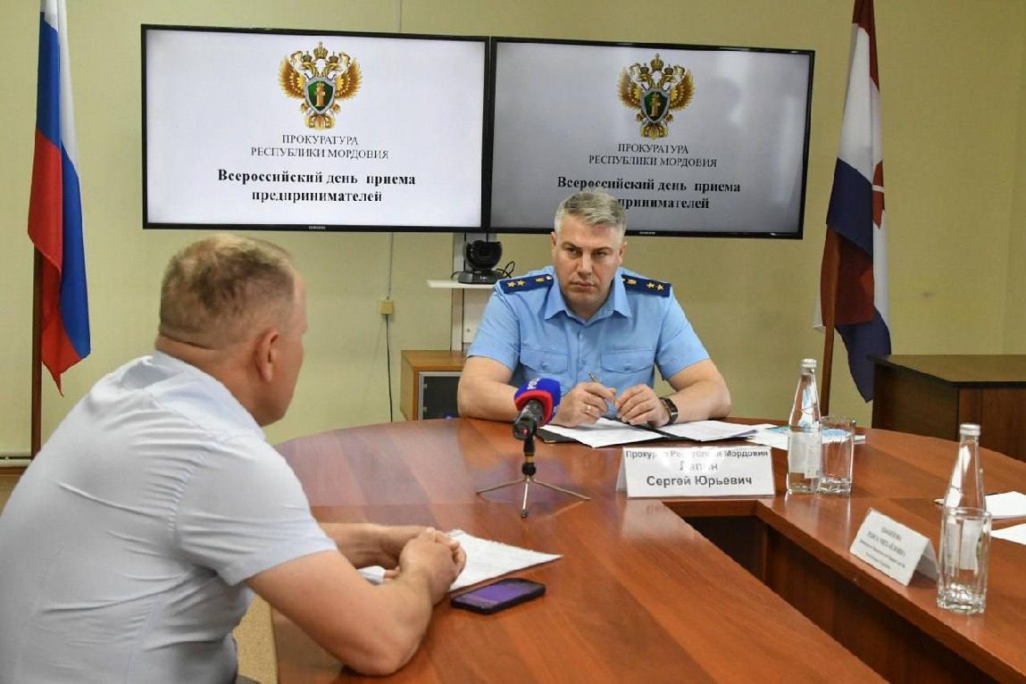 Прокурор республики и региональный омбудсмен совместно провели прием предпринимателей в Атяшевском районе