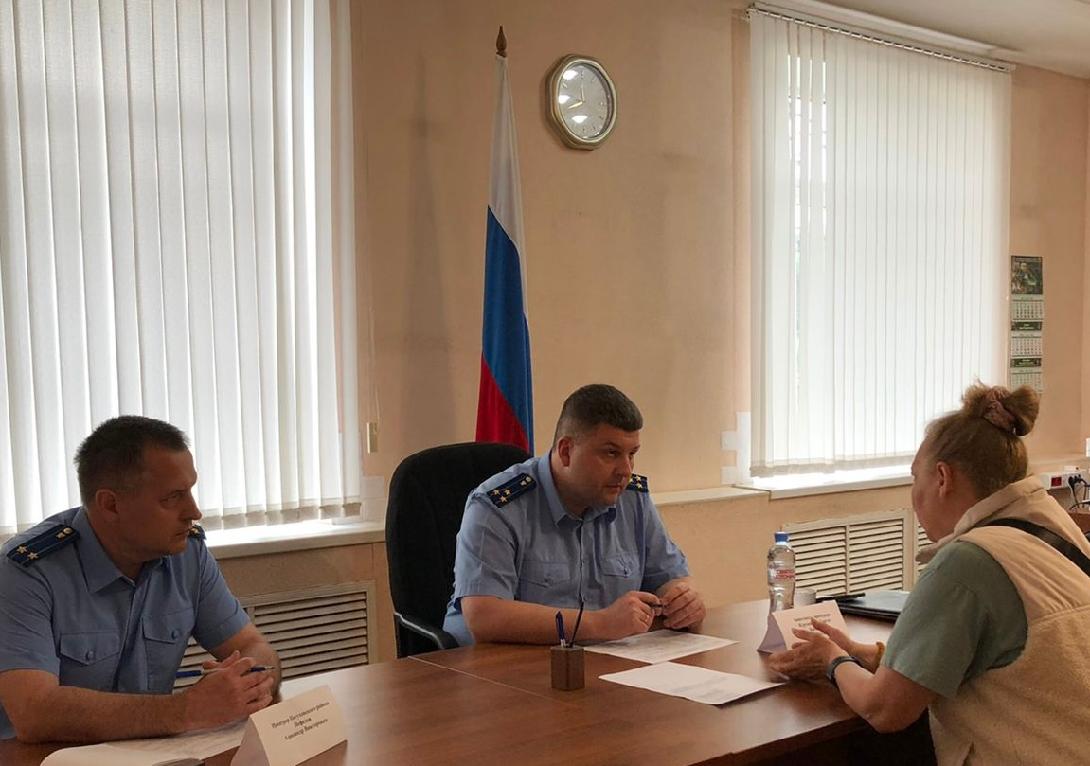 Накануне заместитель прокурора Курганской области Виталий Бондарев провел личный прием граждан в Петуховском муниципальном округе