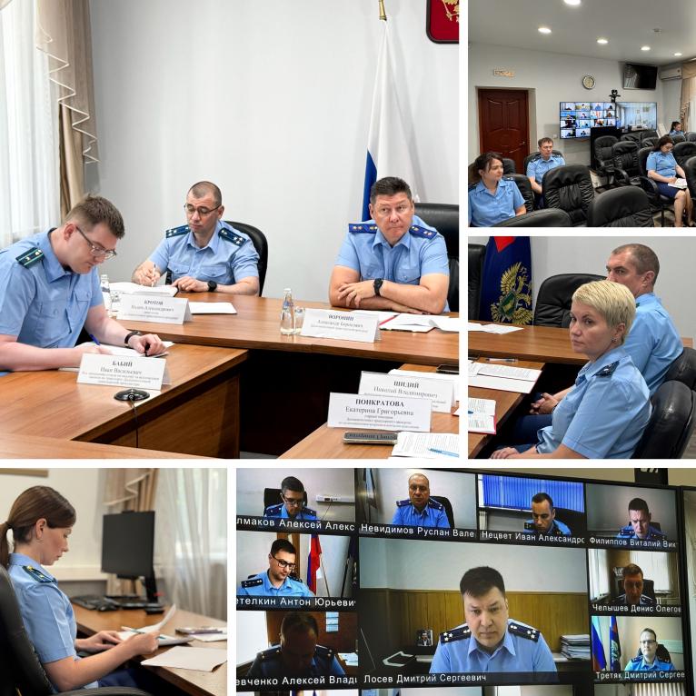 Под председательством Дальневосточного транспортного прокурора Александра Воронина проведено заседание коллегии, посвященное вопросам состояния законности при размещении объектов и осуществлении хозяйственной деятельности на прилегающих к аэродромам территориях и перемещении через таможенную границу стратегически важных товаров и ресурсов