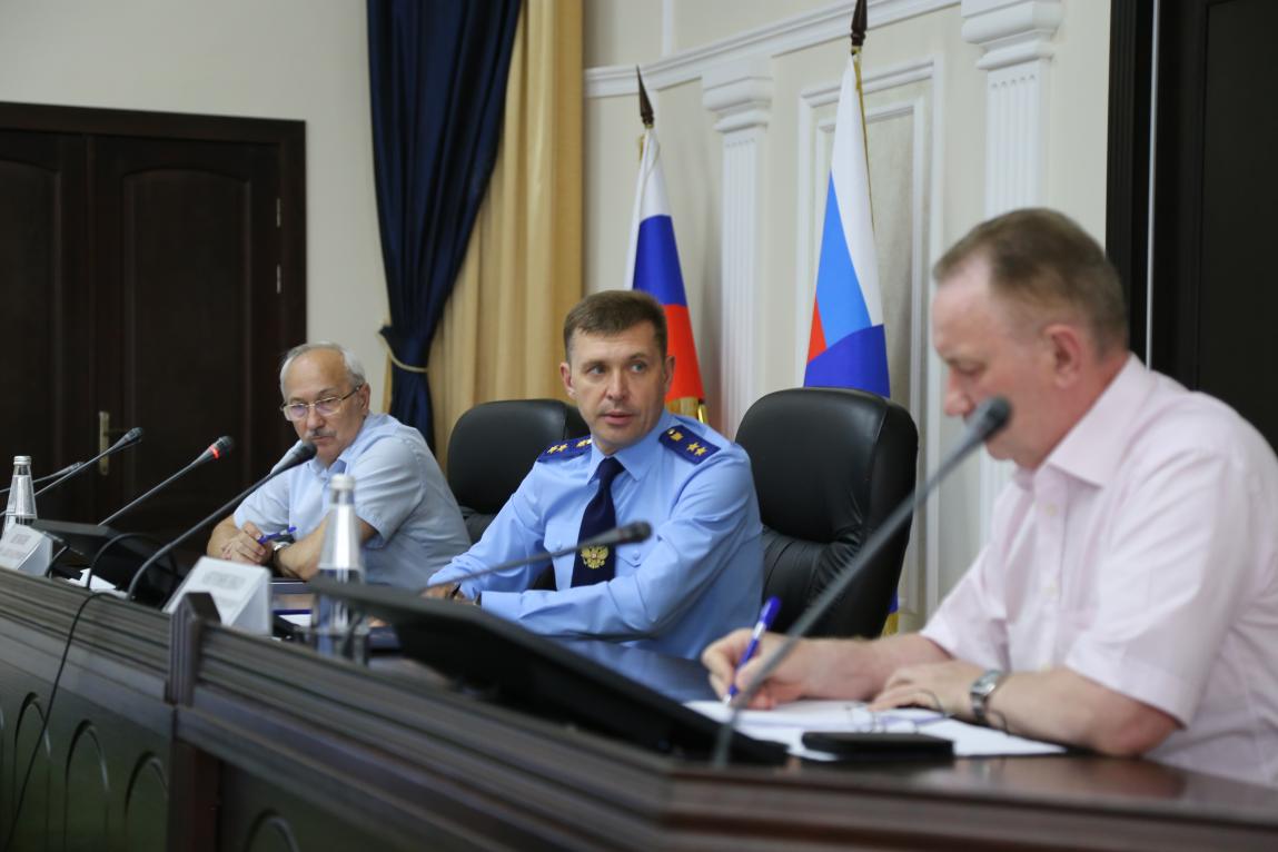 Соблюдение прав граждан на оказание качественной медицинской помощи – на особом контроле Юрия Немкина