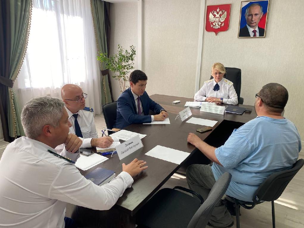 Байкальский межрегиональный природоохранный прокурор Елена Макушенко провела личный прием граждан и предпринимателей в ходе работы мобильной приемной в городе Улан-Удэ Республики Бурятия