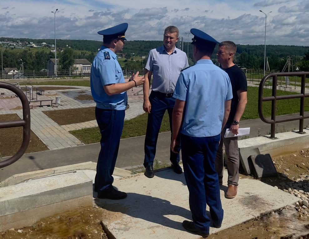 Исполняющий обязанности прокурора области Иван Филиппов в рамках рабочей поездки в Тарусский район посетил строящуюся Лопатинскую среднюю образовательную школу