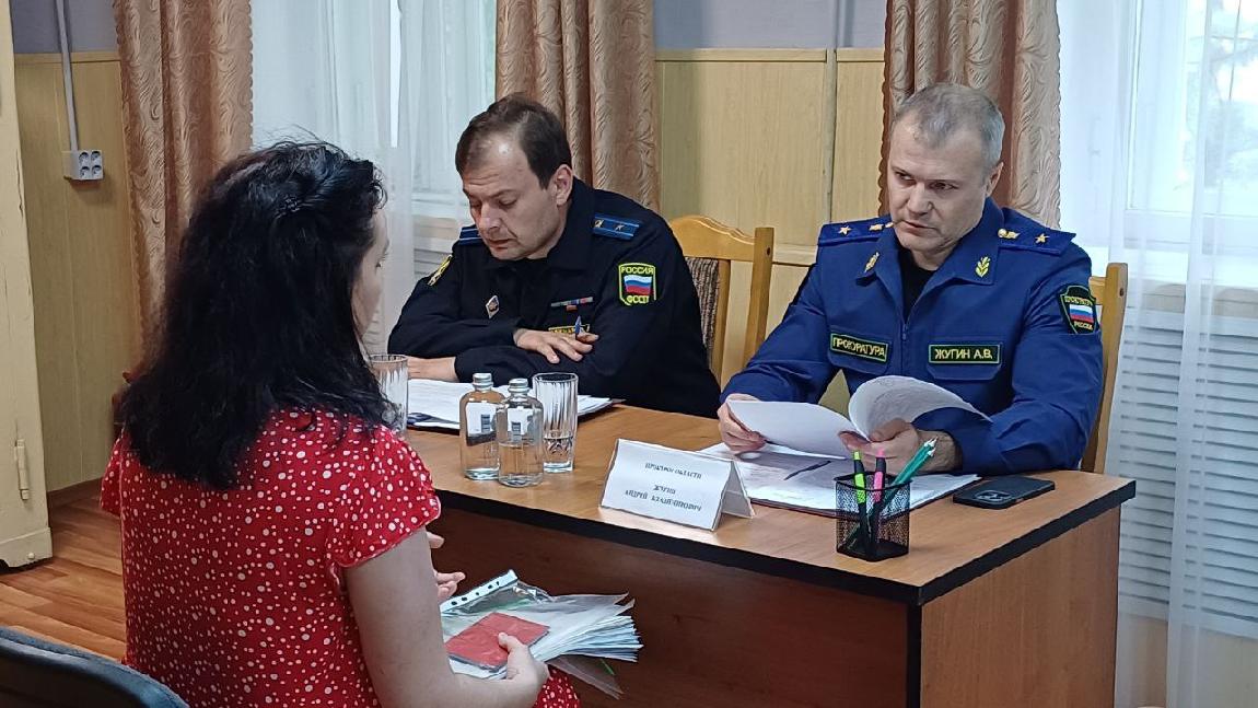 Прокурор Ивановской области Андрей Жугин провел выездной прием жителей Южского и Палехского районов по вопросам соблюдения законодательства в сфере исполнительного производства
