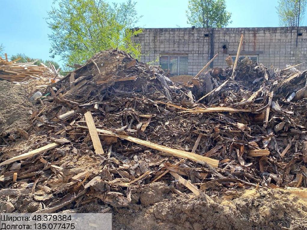 Хабаровской межрайонной природоохранной прокуратурой приняты меры по факту нарушений коммерческим предприятием законодательства при складировании отходов лесопиления