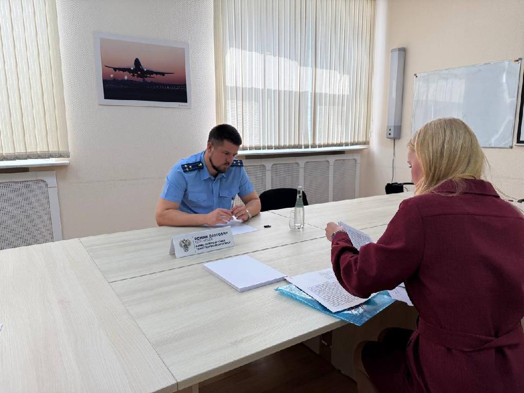 Санкт-Петербургский транспортный прокурор провел выездной прием работников авиакомпании