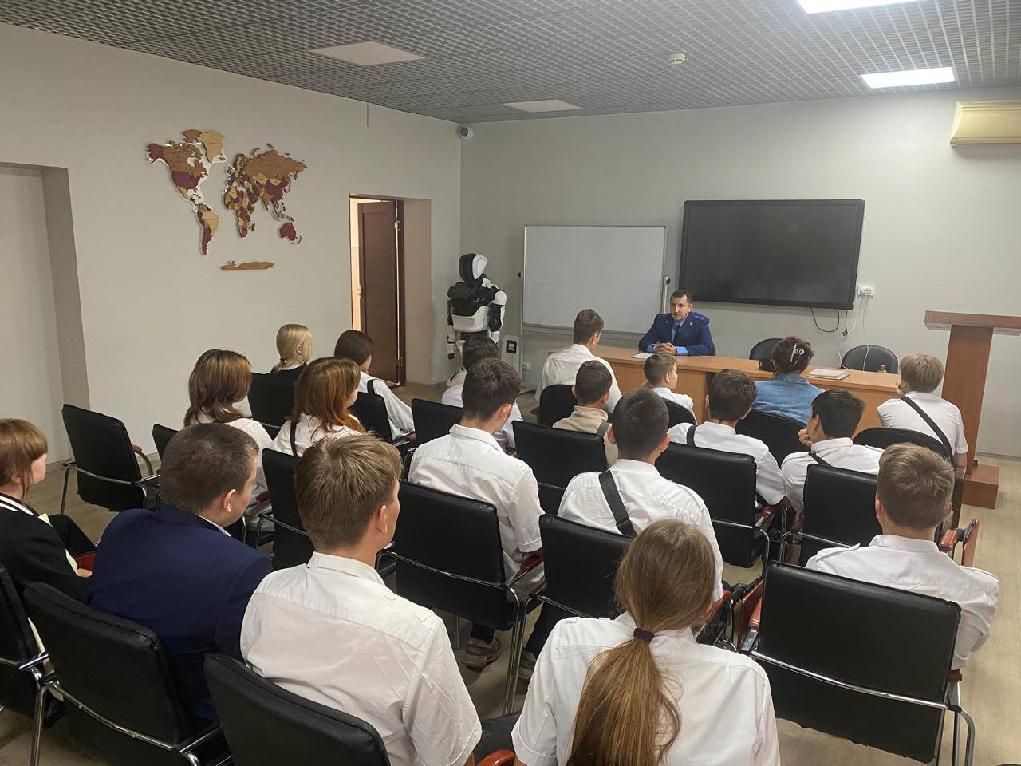 Дальневосточной транспортной прокуратурой для учащихся Дальневосточной детской железной дороги организовано тематическое мероприятие, посвященное цифровой безопасности