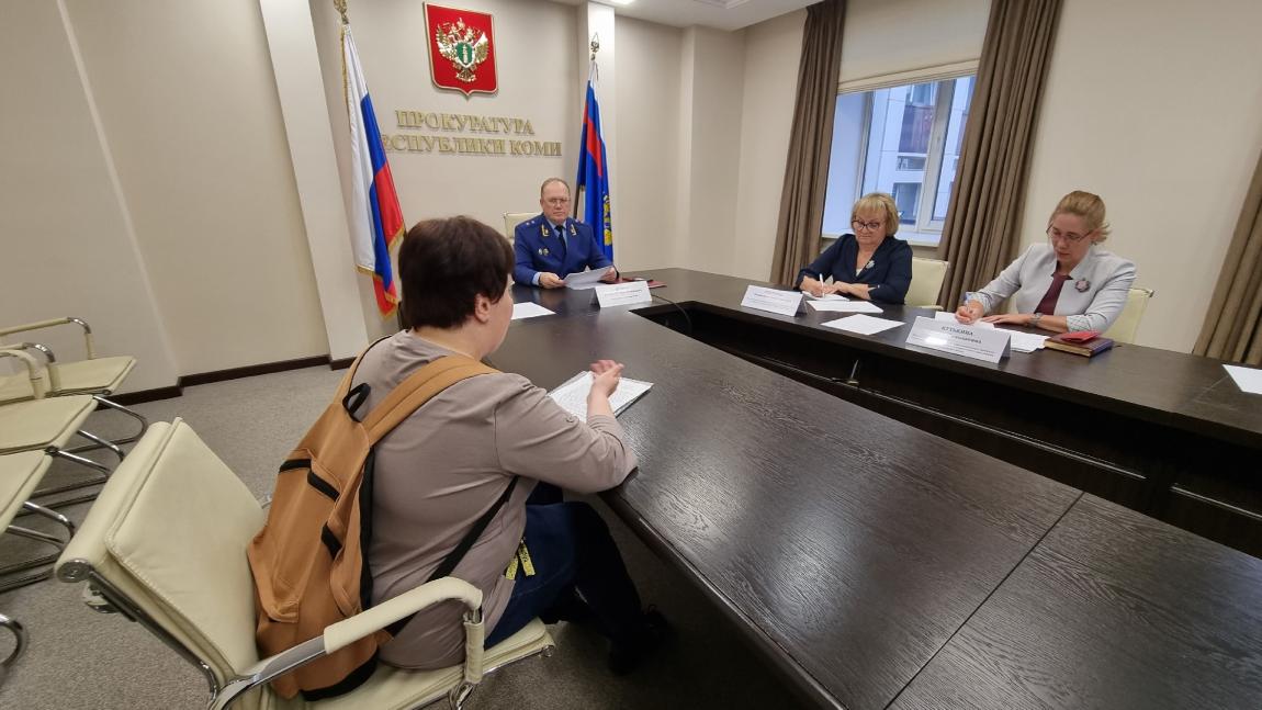 Прокурор Республики Коми провел личный прием по вопросам обеспечения инвалидов техническими средствами реабилитации