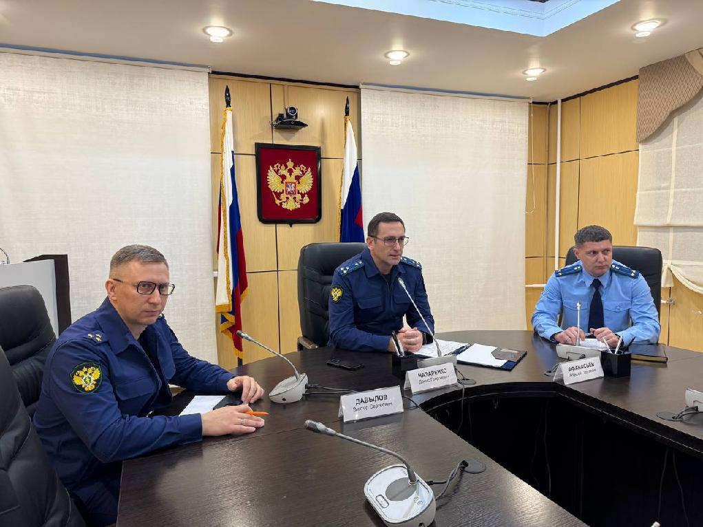Первый заместитель прокурора автономного округа Денис Назаренко провел личный прием жителей Муравленко, Приуральского и Красноселькупского районов