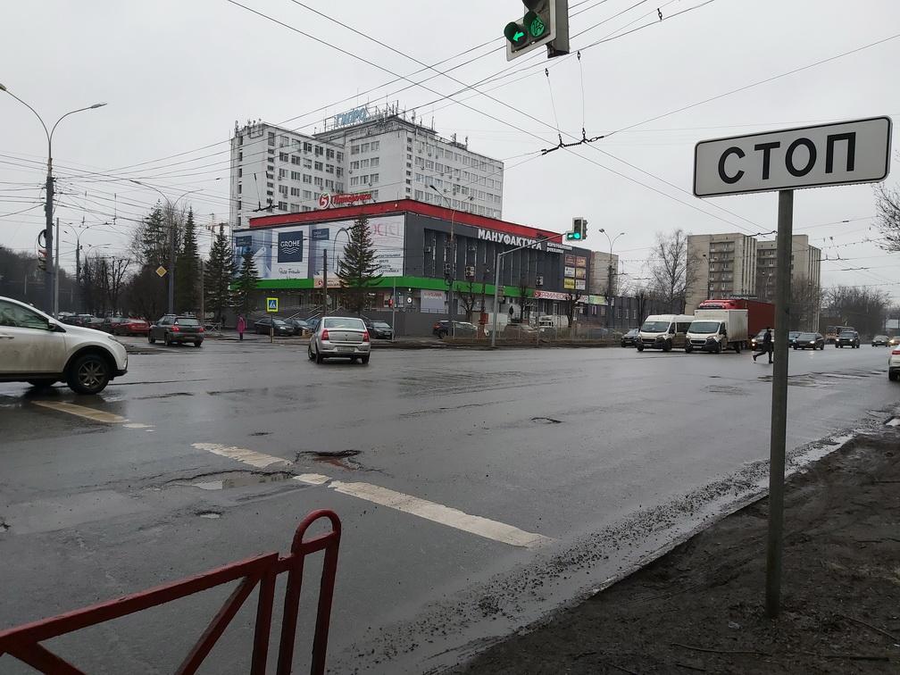 Перекресток проспекта и улицы. Перекресток проспекта Ленина и проспекта октября Ярославль. Ярославль улица проспект октября. Перекресток на проспекте октября. Ленинский район Ярославль.