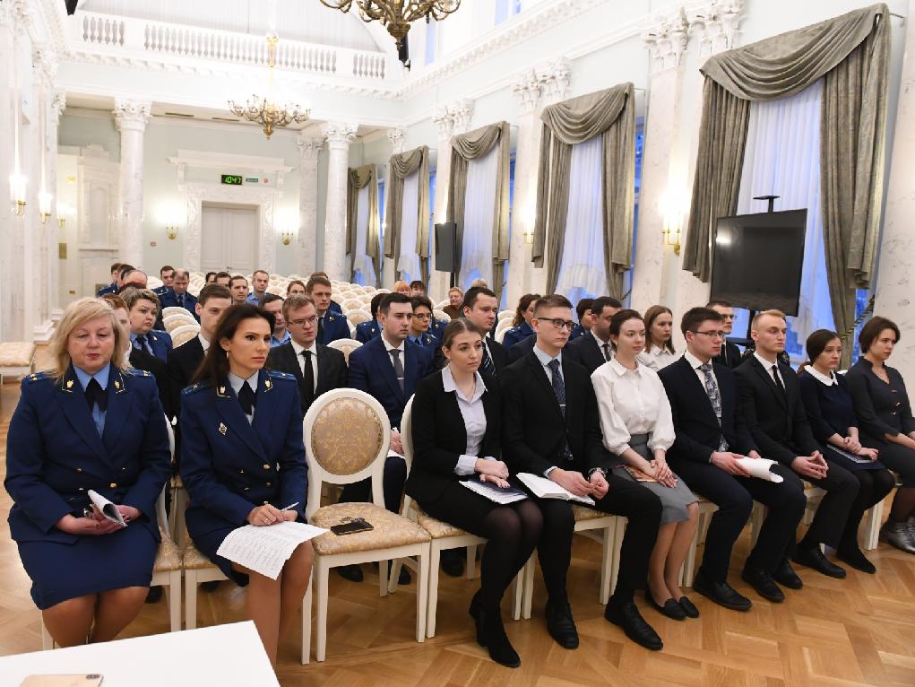 Прокуратуры санкт петербурга районы. Дворец прокурора Питера Сергея Литвиненко. Прокурор города Барановичи. Прокуратура Санкт-Петербурга фото. Сергей Литвиненко прокурор Санкт-Петербурга жена.