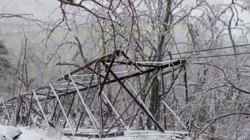 Новости владивостока на вл и приморского края. Обледенение во Владивостоке 2020. Обледенение во Владивостоке ноябрь 2020. Ледяной дождь во Владивостоке 2020 мост. Ледяной дождь Приморье ЛЭП.