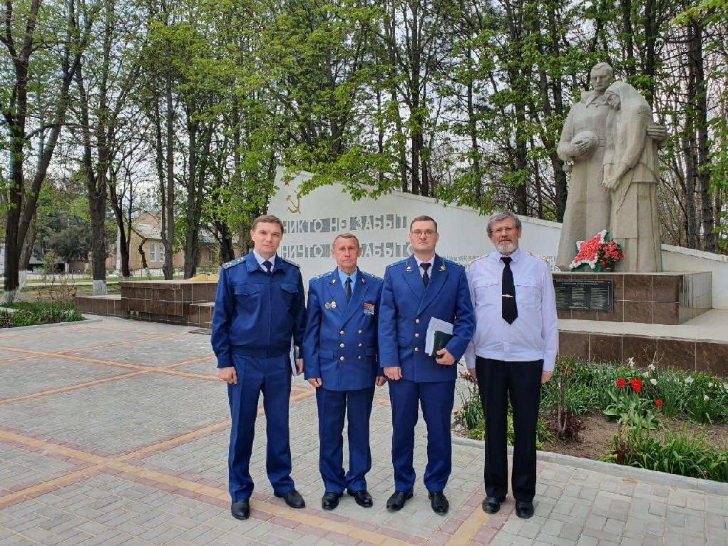 Мав красногвардейский. Данилов Роман Сергеевич прокуратура Красногвардейского района. Прокуратура Красногвардейского района Крым. Александр Ларин Крым прокуратура. Прокурор Красногвардейского района Крым.