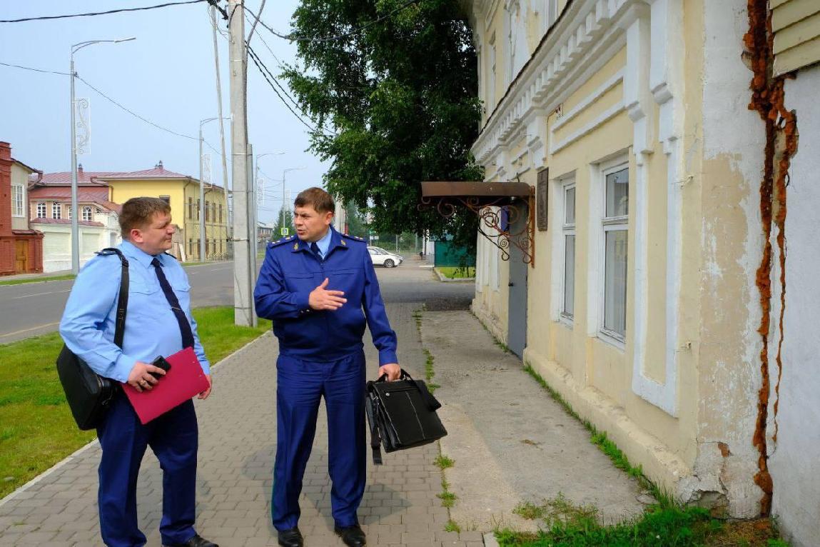 Около енисейска новости. Прокурор Лесосибирска. Прокуратура Енисейск. Козак прокуратура Лесосибирска. Енисейская межрайонная прокуратура Енисейск Павлов.