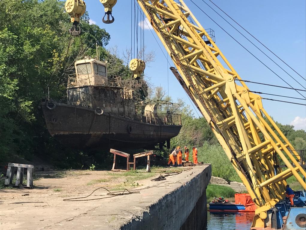 Повышенный со. Корабль на набережной Волгоград. Сормовское судно на Волге. Волжский судно. Затоны Волги.