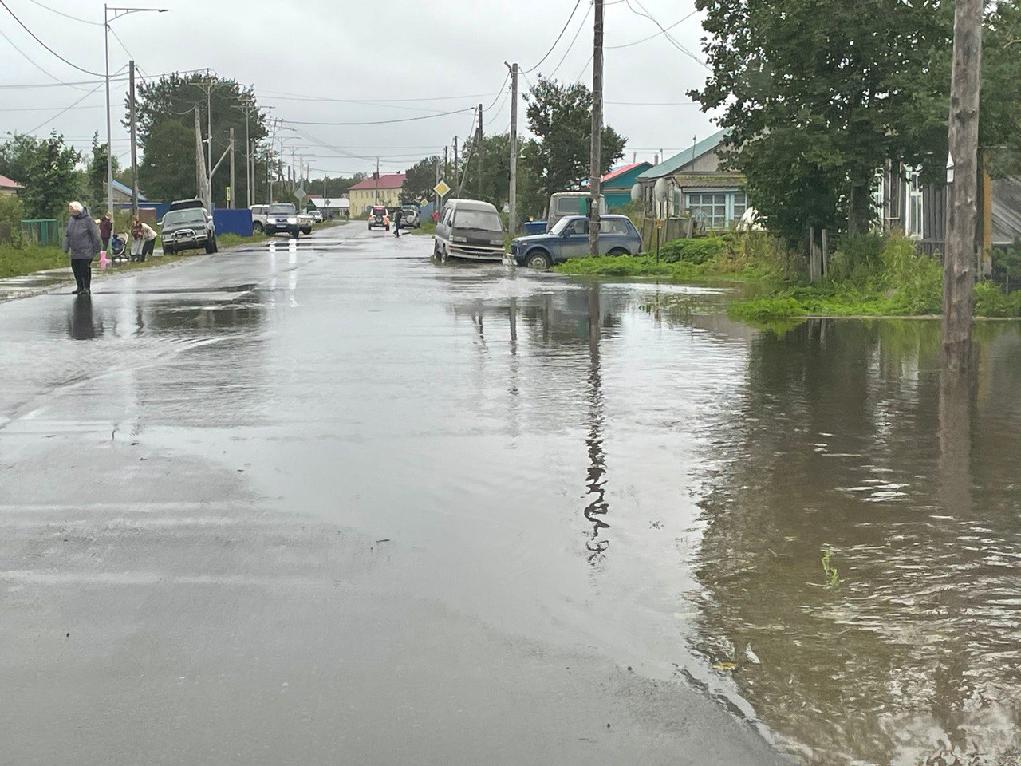 Обильные дожди в августе на дальнем востоке. Зеленые лужи после дождя. Подслушка Дорогобуж Верхнеднепровский. Подслушано в Дорогобуже и Верхнеднепровском. Смоленск Верхнеднепровский наводнение.