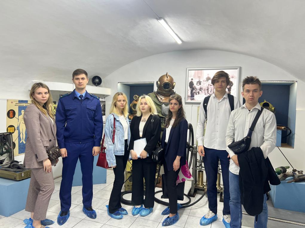 Транспортная прокуратура организовала для учащихся столичного колледжа экскурсию в музей морского флота