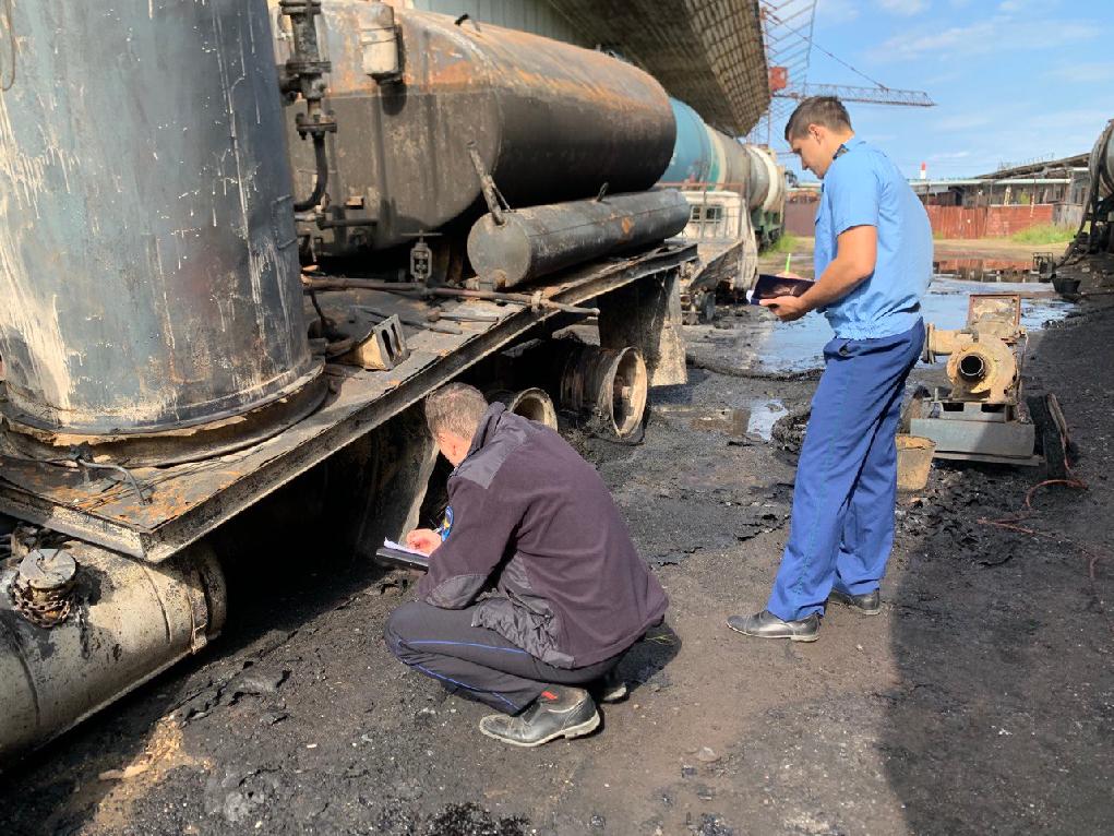 Производятся на ходу. Грязь после зачистки автоцистерн.