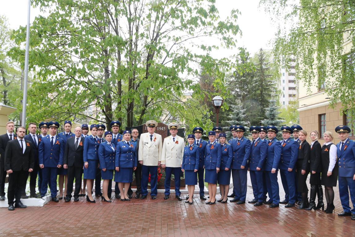Работники аппарата прокуратуры Нижегородской области приняли участие в церемонии возложения цветов к мемориалу