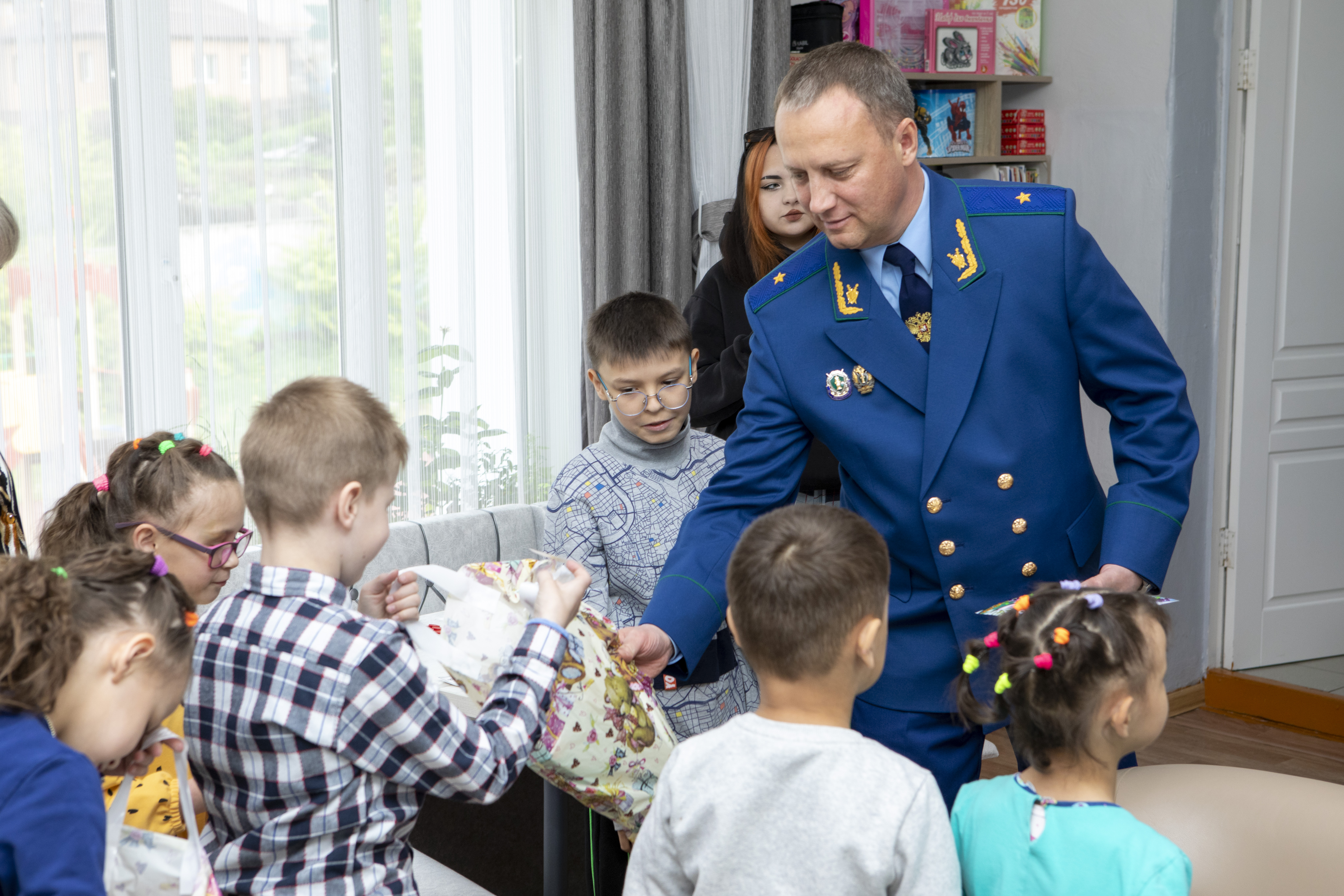 Сегодня прокурор республики Михаил Филичев посетил воспитанников детского дома