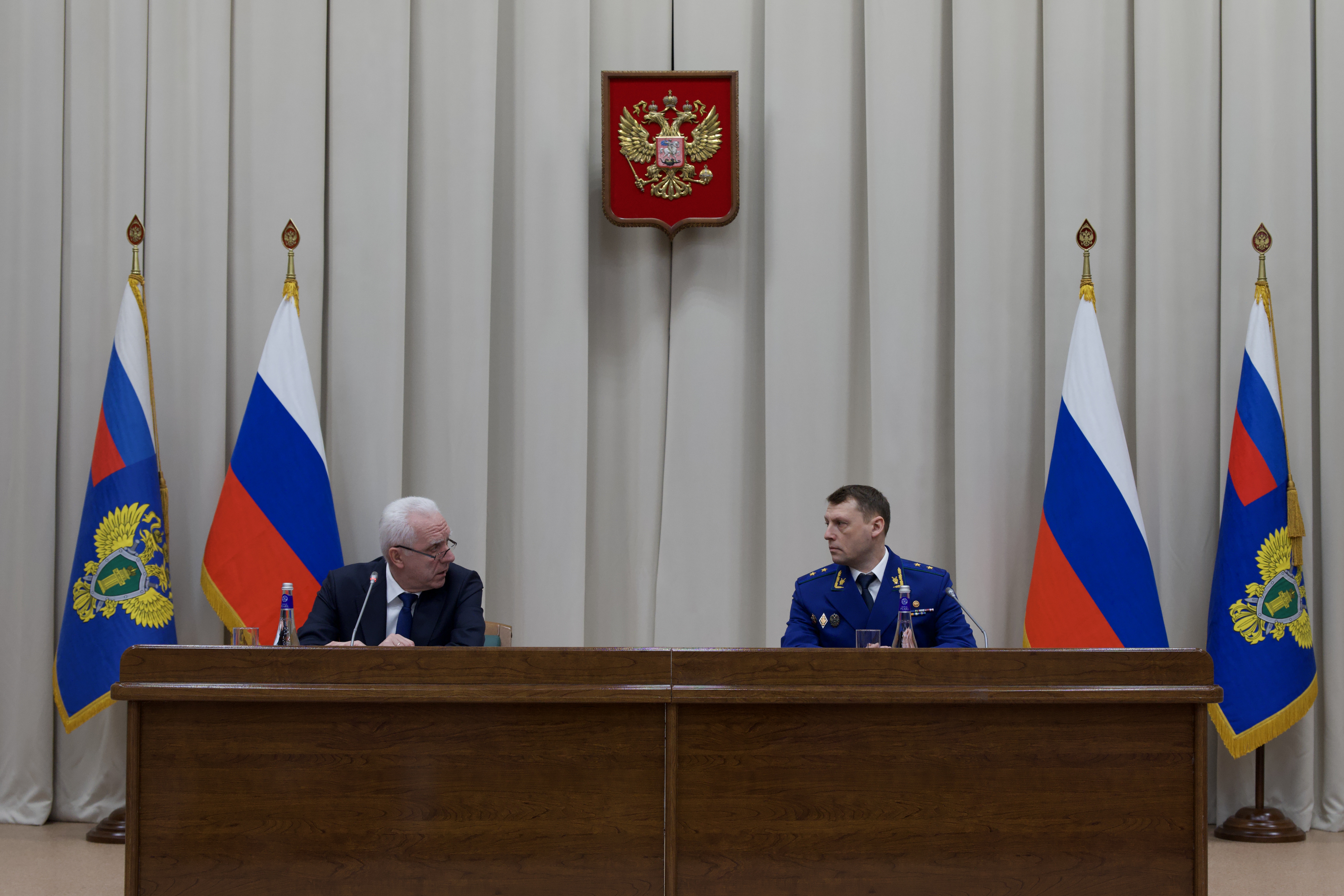 В Хабаровске Александр Гуцан представил коллективу управления Генпрокуратуры России по Дальневосточному федеральному округу своего заместителя Виктора Мельника