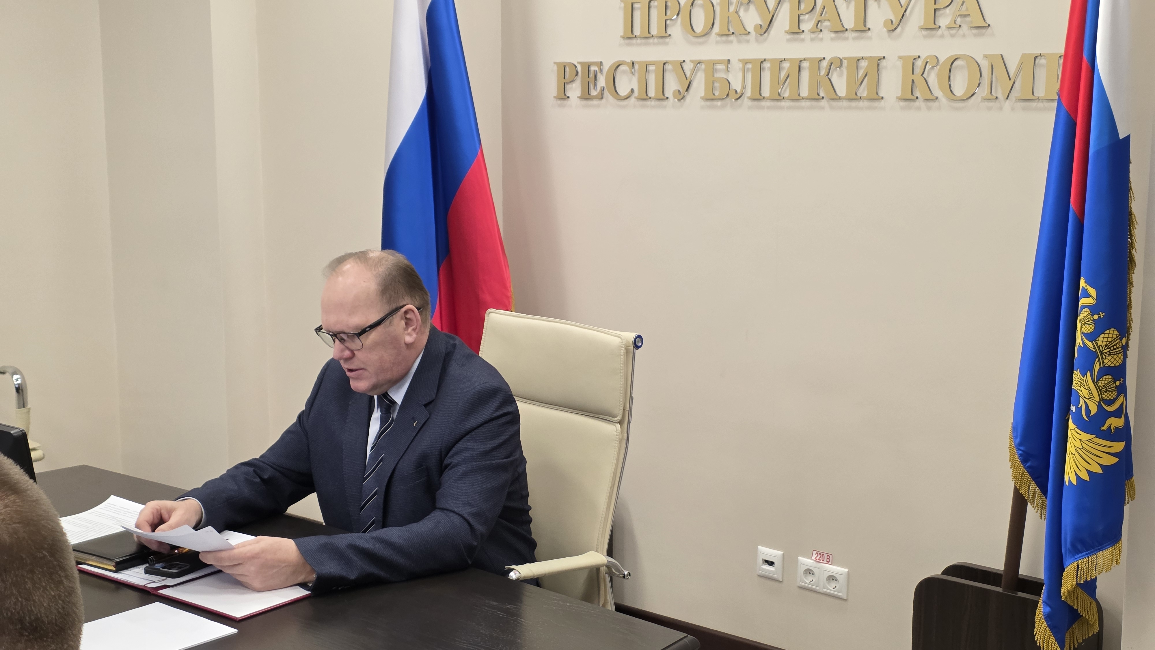 В прокуратуре республики обсудили вопросы разрешения обращений граждан, находящихся на особом контроле