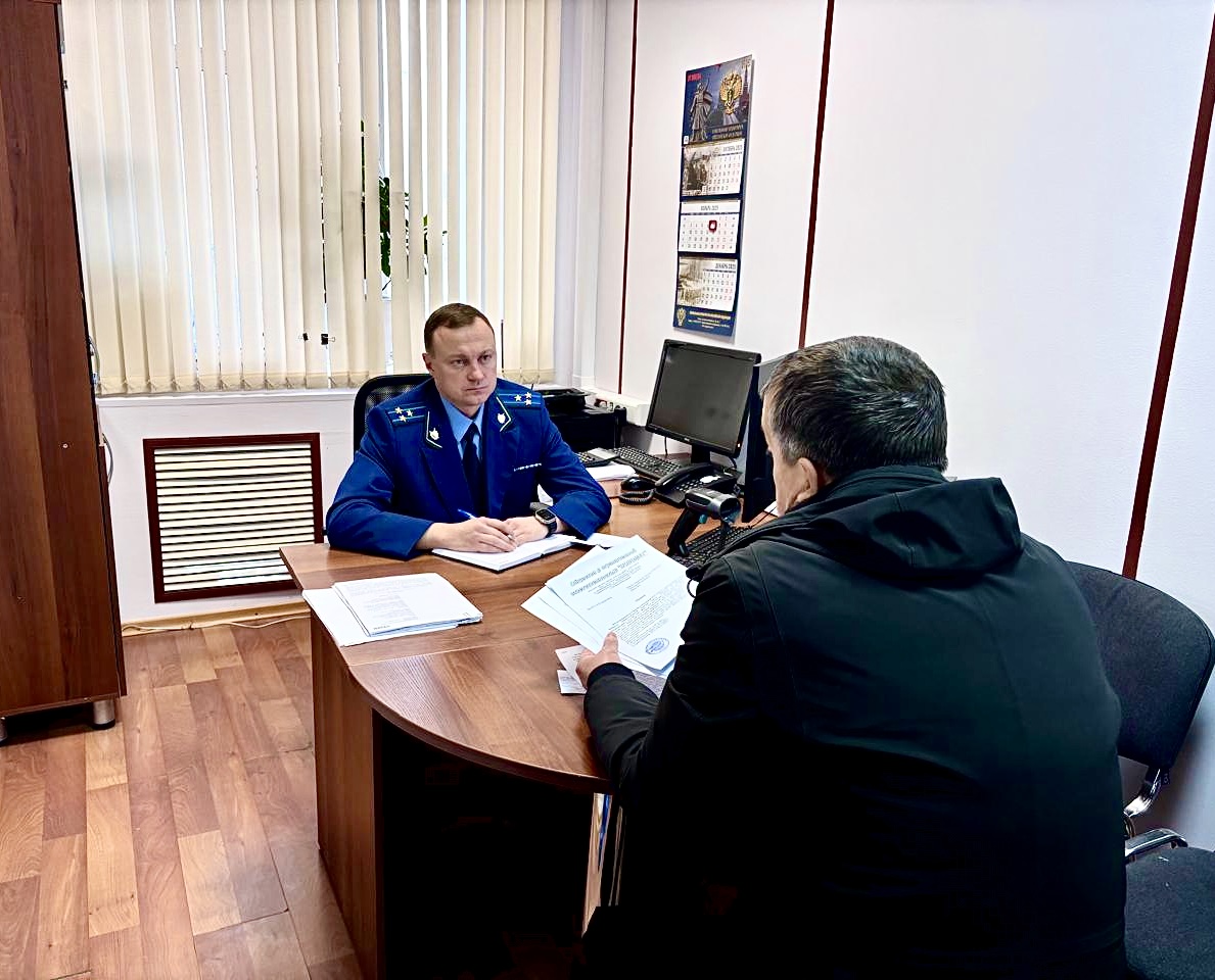 Во Всероссийский день приема предпринимателей первый заместитель Западно-Сибирского транспортного прокурора провел личную встречу с представителем бизнес - сообщества