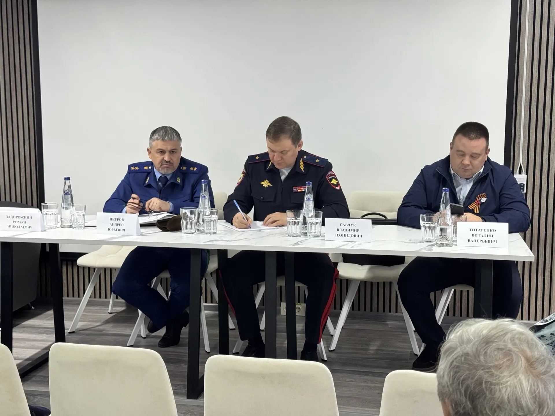 Прокурор Херсонской области и начальник ГУ МВД региона провели выездной прием граждан в с. Железный Порт