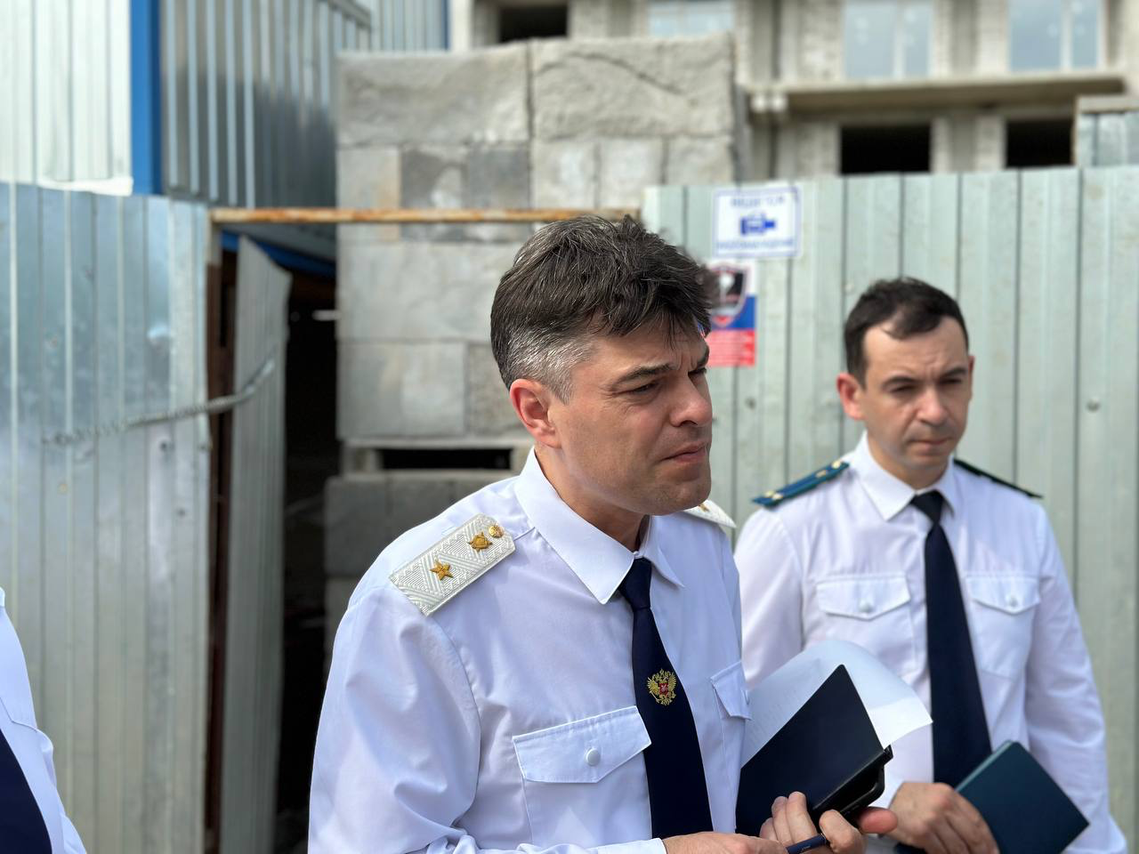 Прокурор области Константин Жиляков встретился на месте строительства ЖК «Калейдоскоп» в городе Калуге с гражданами-участниками долевого строительства