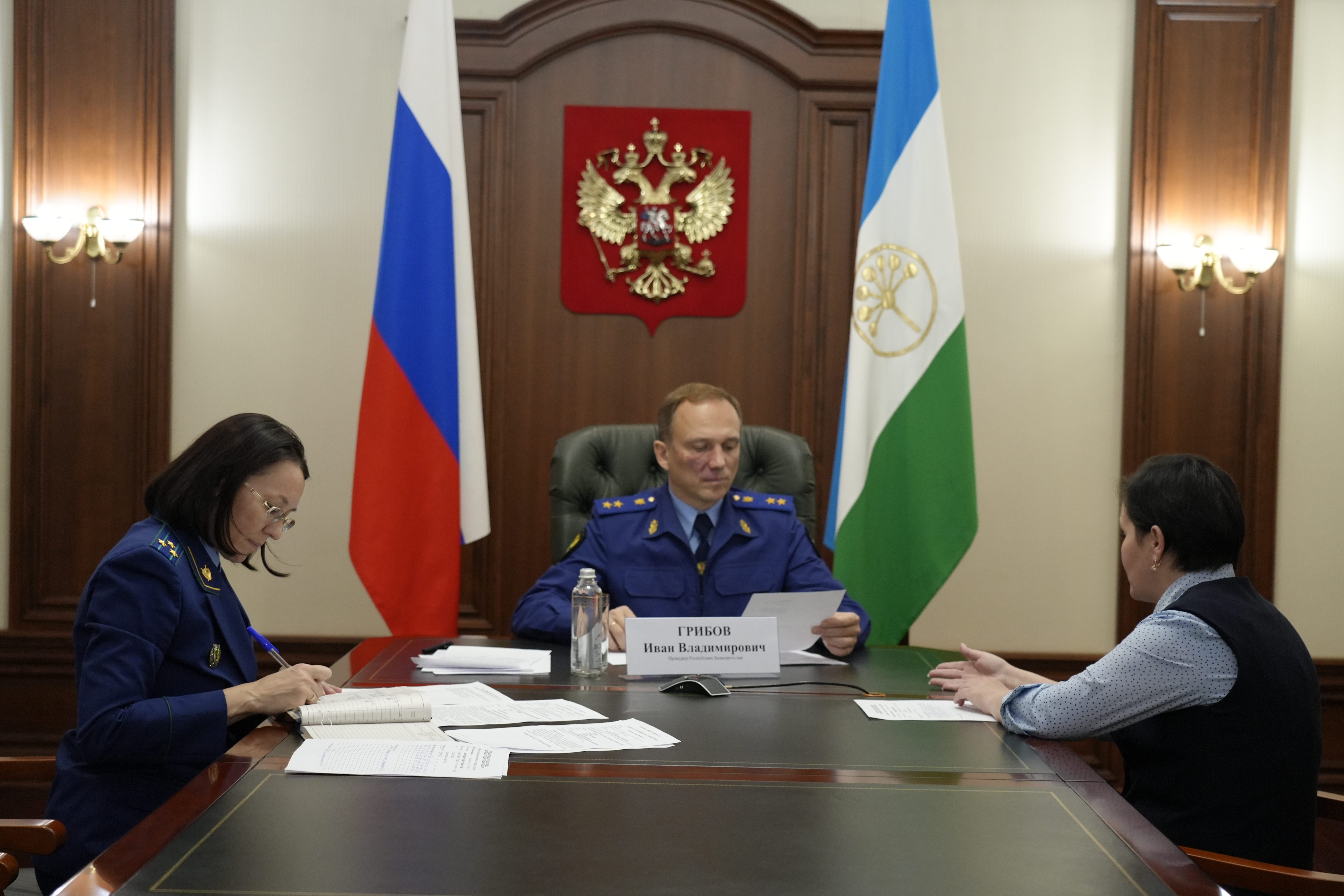 Прокурор республики Иван Грибов провел личный прием граждан в Уфе