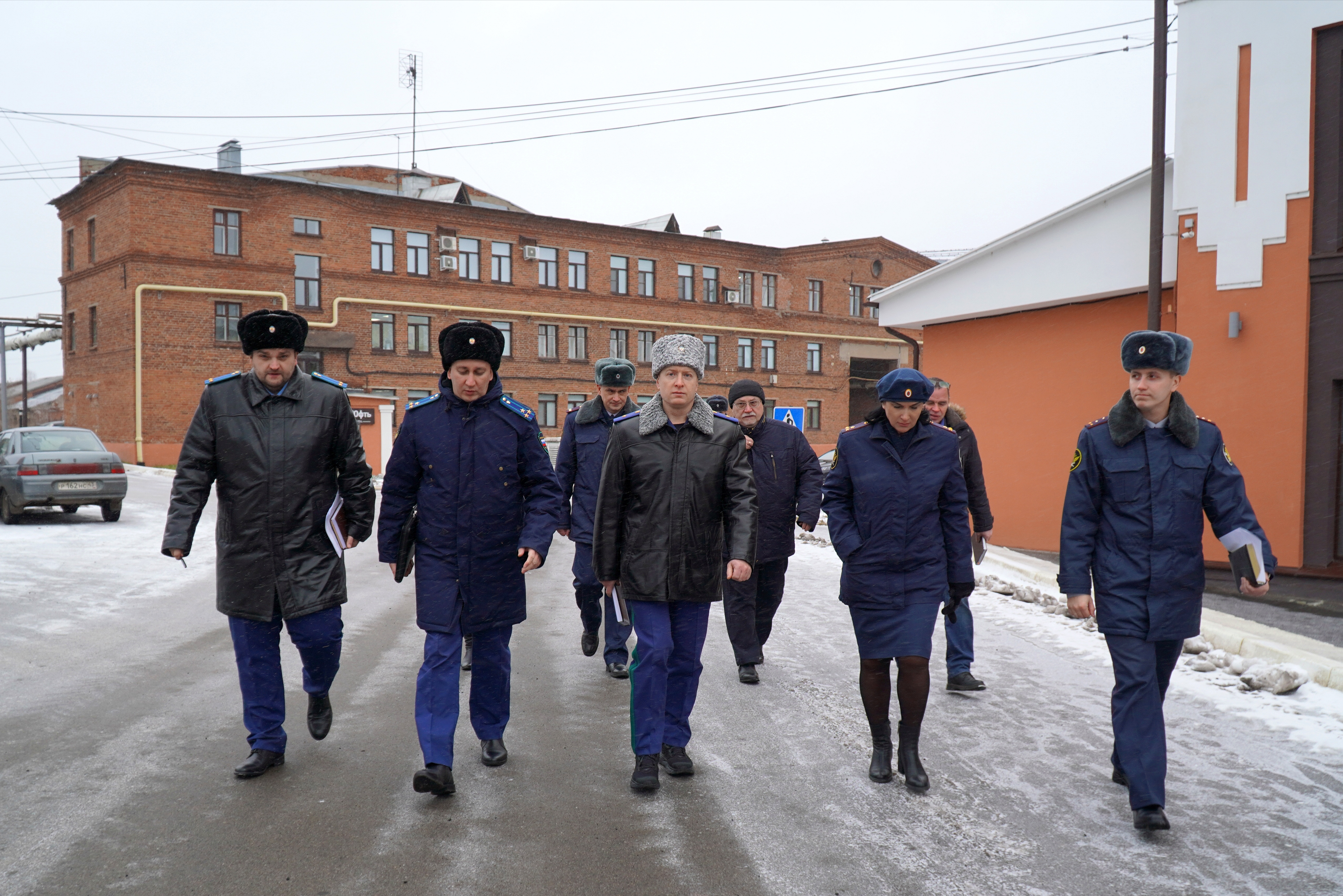 Заместитель прокурора Кировской области Михаил Леговец вместе с Уполномоченным по правам человека в Кировской области проверил соблюдение закона на территории исправительного центра в поселке Вахруши