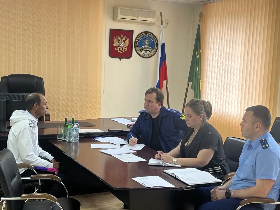 Прокурор Республики Адыгея Игорь Шевченко провел прием граждан в прокуратуре Красногвардейского района