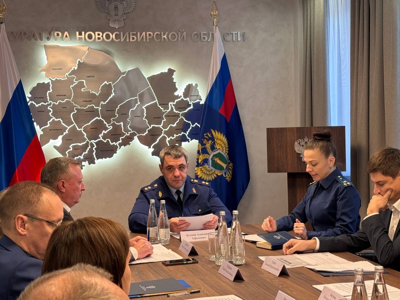 Прокурор Новосибирской области Александр Бучман провел «круглый стол» с руководителями региональных ВУЗов по вопросам оказания мер социальной поддержки студентам - участникам СВО и членам их семей