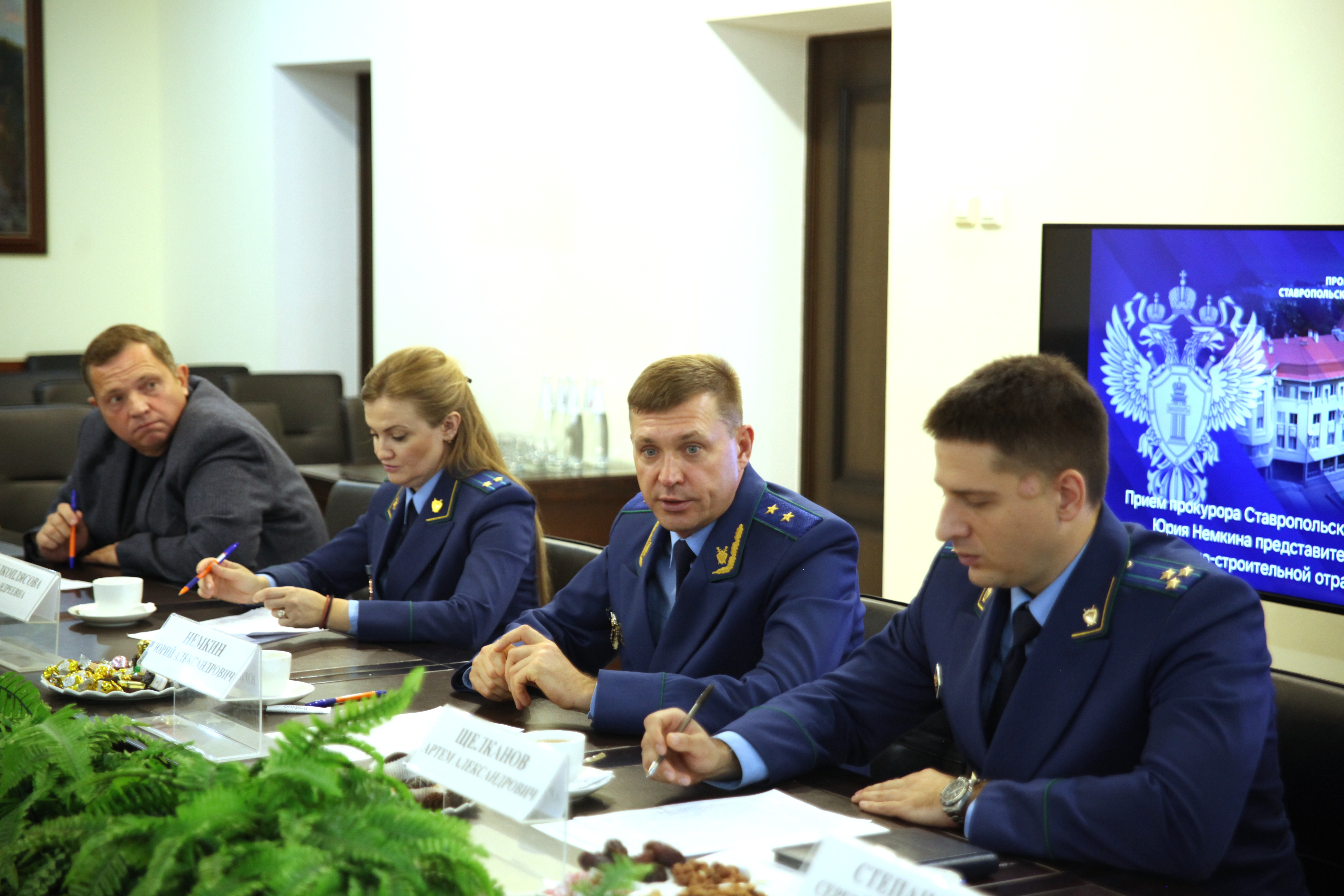 Прокурор края Юрий Немкин встретился с представителями жилищно-строительной отрасли