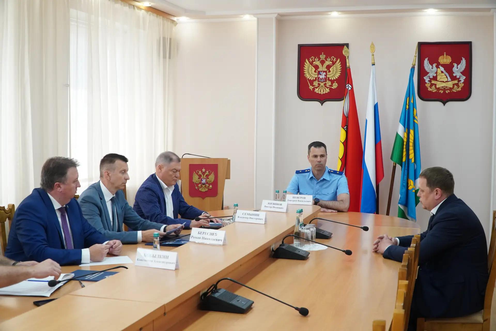И.о. прокурора области Дмитрий Неверов провел прием предпринимателей в Россошанском районе