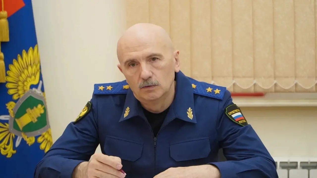 По поручению Генпрокурора России Александра Гуцана его заместитель Сергей Бажутов провел личный прием жителей города Каспийска Республики Дагестан, пострадавших в результате чрезвычайной ситуации природного характера