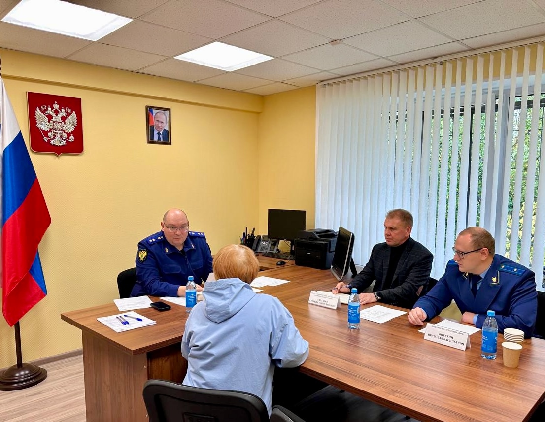 Прокурор Карелии Дмитрий Харченков совершил рабочую поездку в Костомукшский городской округ и Муезерский район